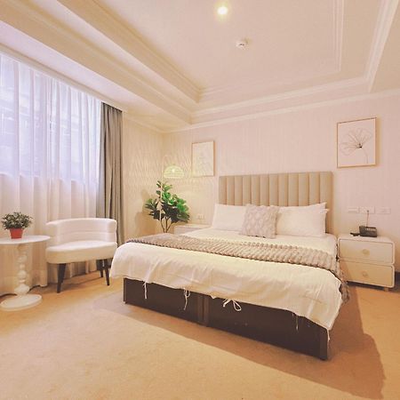 Meworld Hotel - Sanchong Тайпей Екстериор снимка