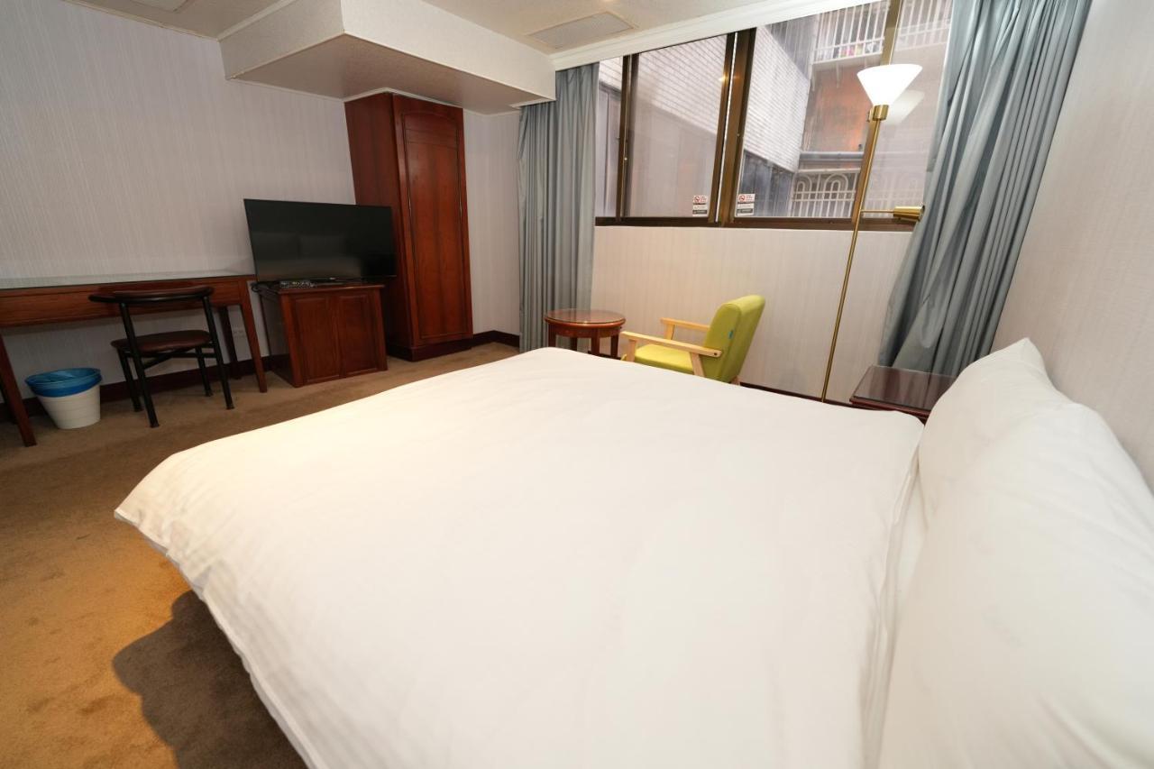 Meworld Hotel - Sanchong Тайпей Екстериор снимка