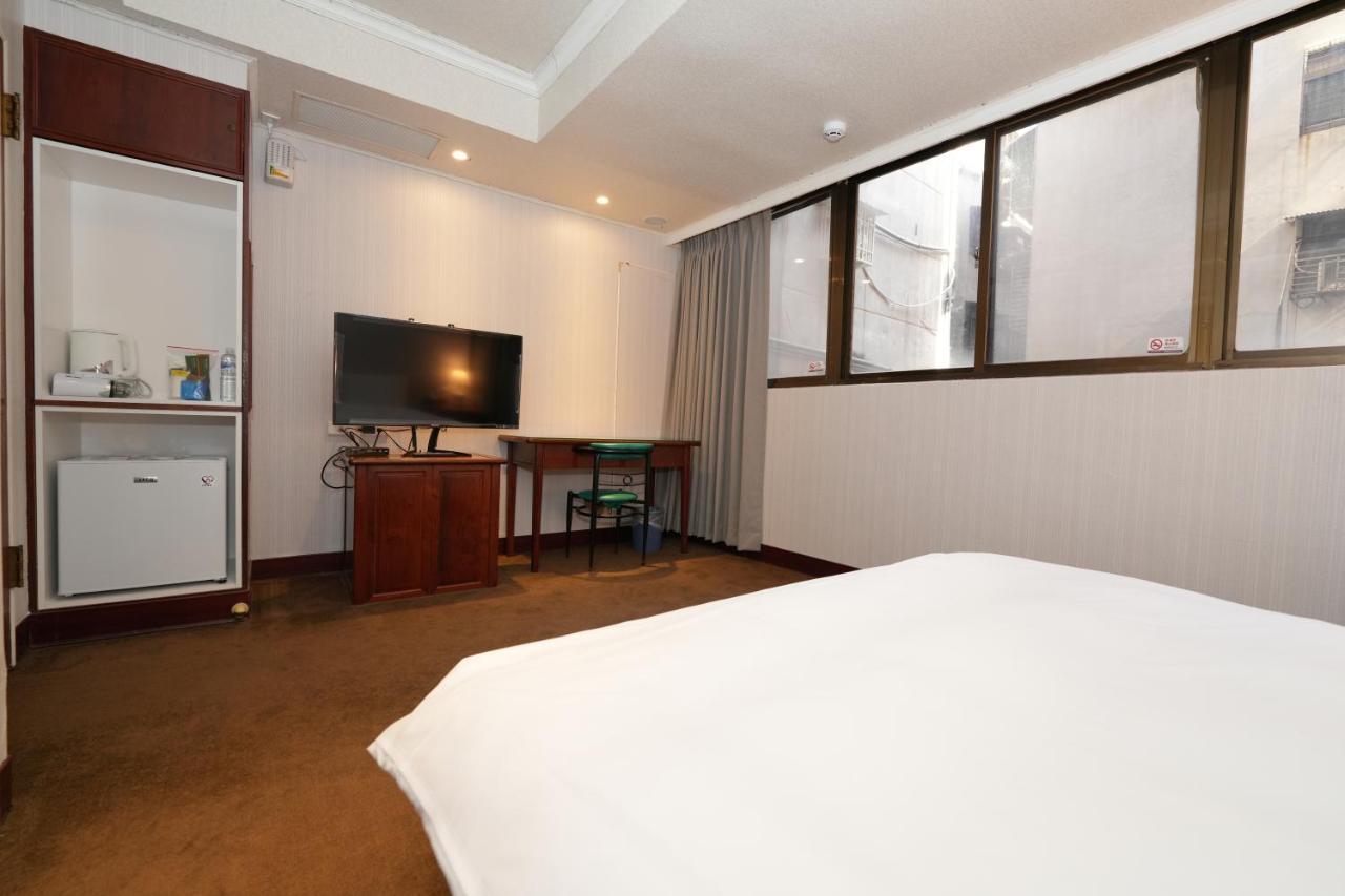 Meworld Hotel - Sanchong Тайпей Екстериор снимка