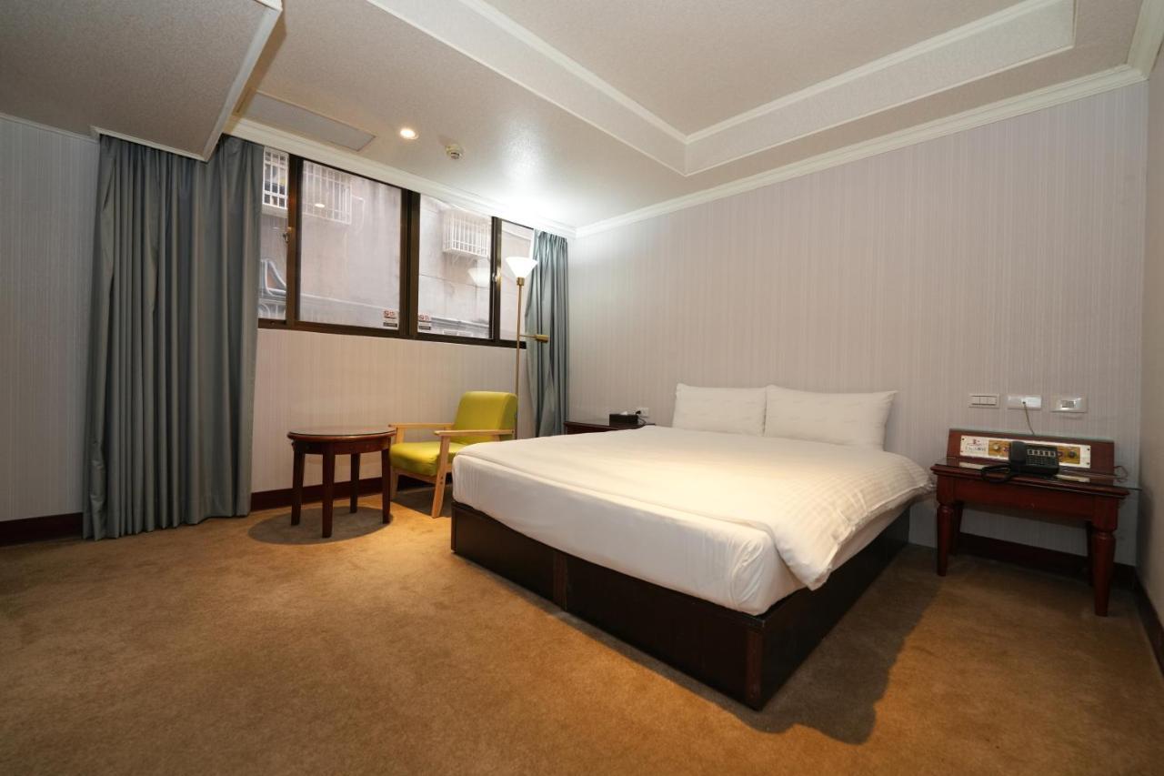 Meworld Hotel - Sanchong Тайпей Екстериор снимка