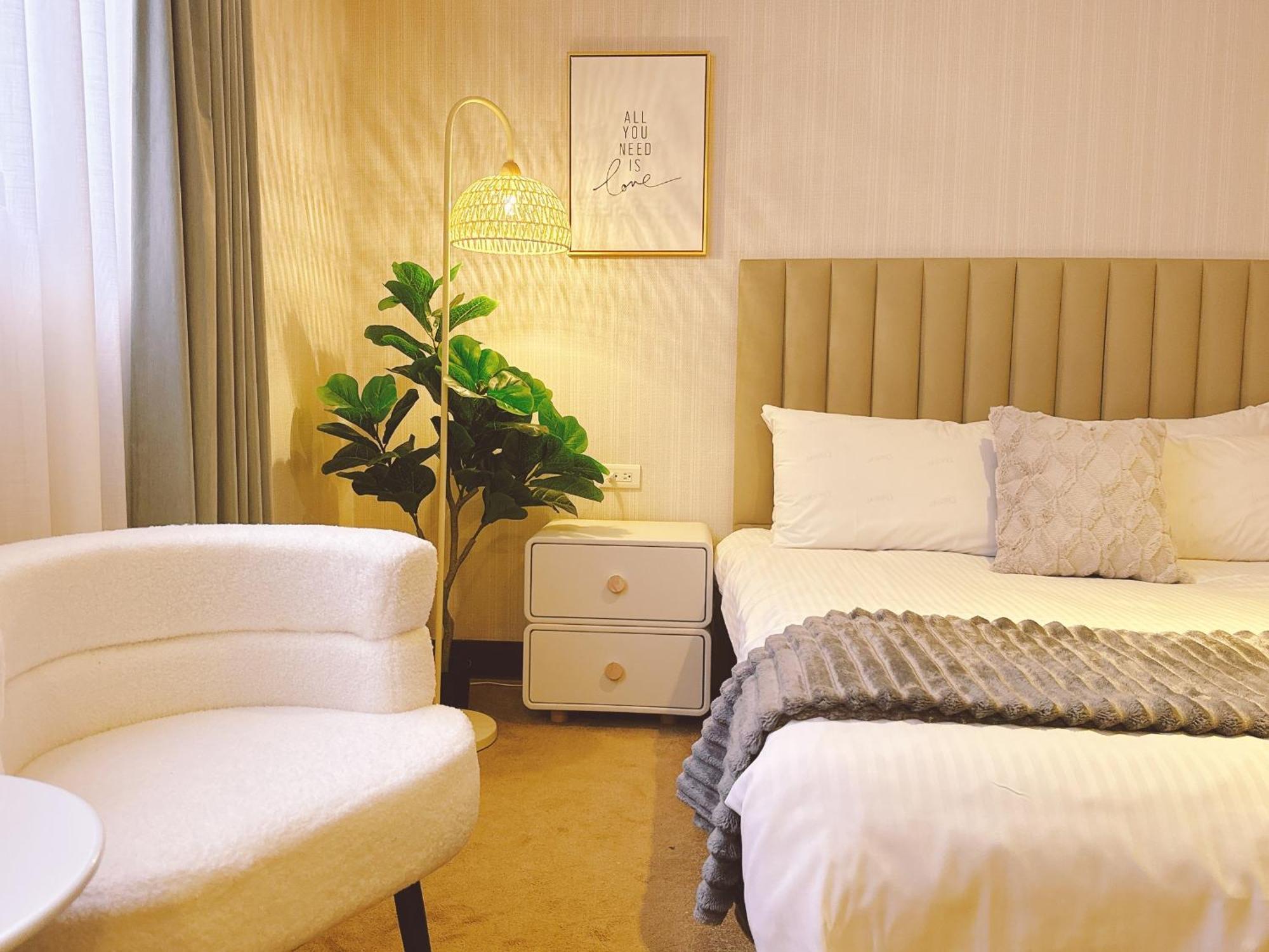 Meworld Hotel - Sanchong Тайпей Екстериор снимка