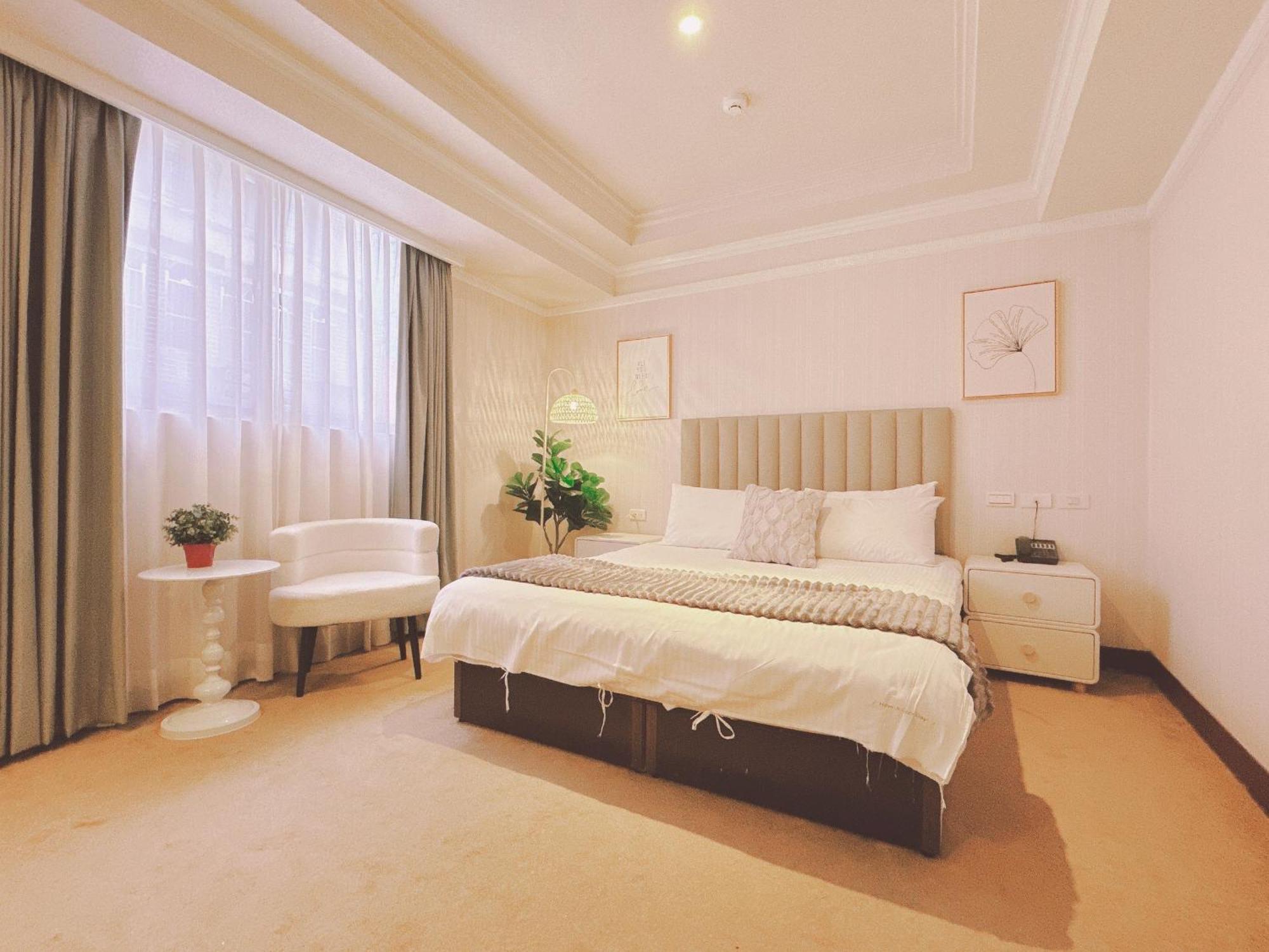 Meworld Hotel - Sanchong Тайпей Екстериор снимка