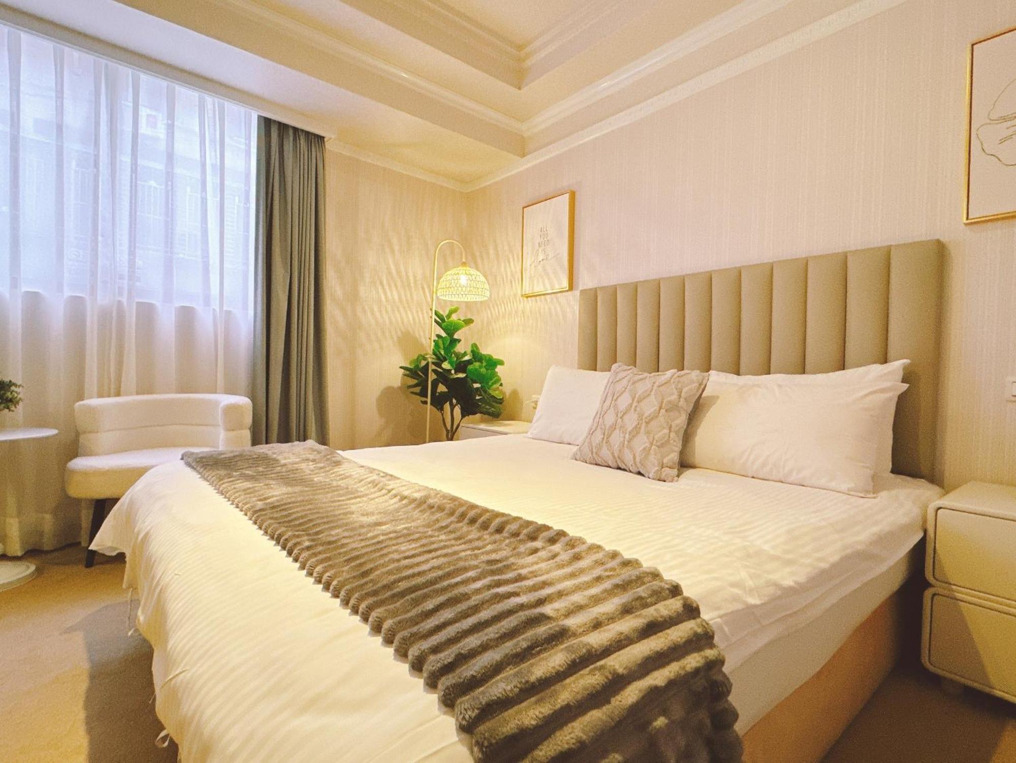 Meworld Hotel - Sanchong Тайпей Екстериор снимка