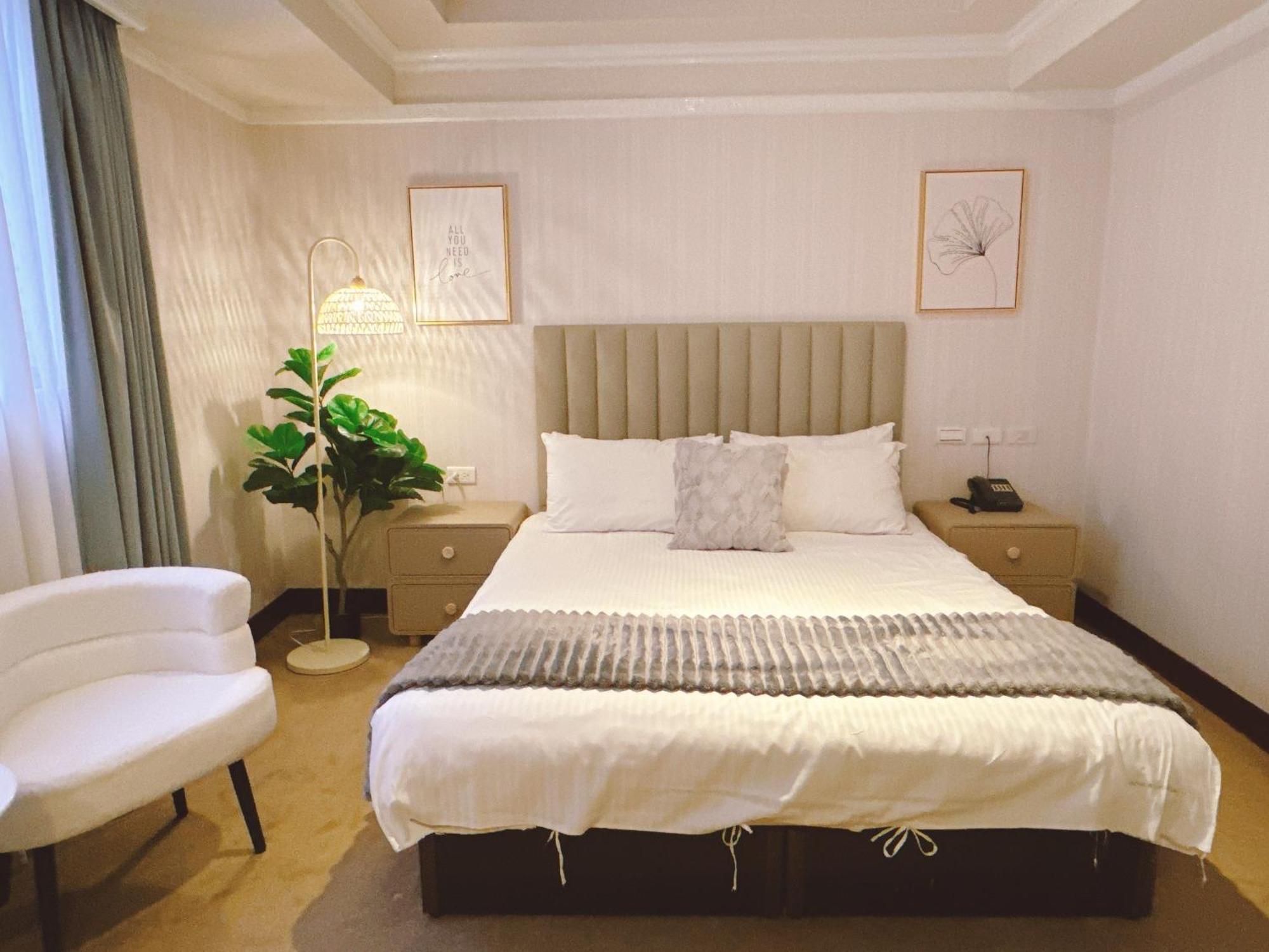 Meworld Hotel - Sanchong Тайпей Екстериор снимка
